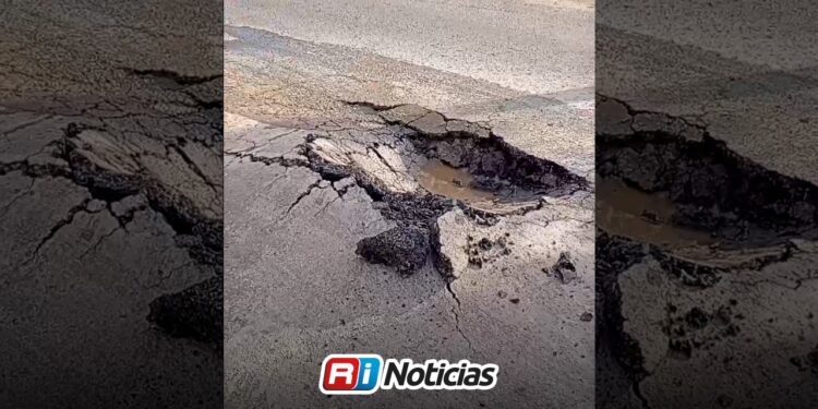 Reportan socavón de peligro sobre la avenida Jabalíes en Mazatlán