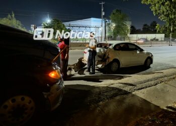 Choque por alcance entre pipa de combustible y Kia deja daños materiales en Mazatlán