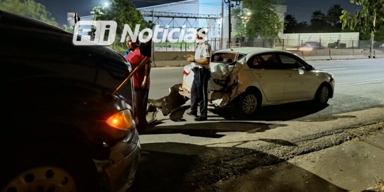 Choque por alcance entre pipa de combustible y Kia deja daños materiales en Mazatlán