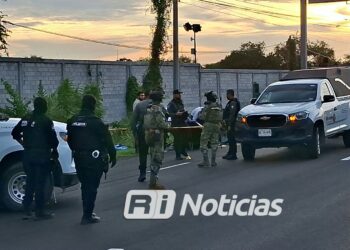 Asesinan a joven motociclista en la carretera Mazatlán-Villa Unión