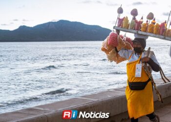 Vendedores ambulantes de Mazatlán enfrentan dos años de baja turística y meses sin condiciones para trabajar en playas