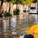 Agua de mar llega al Centro Histórico; piden evitar caminar por zonas afectadas