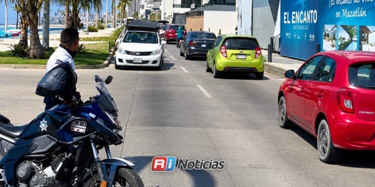 Restablece Vialidad la circulación en Avenida del Mar