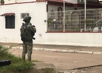 Balean vivienda en la colonia San Benito, al sur de Culiacán