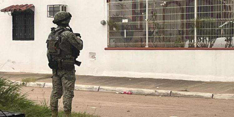 Balean vivienda en la colonia San Benito, al sur de Culiacán