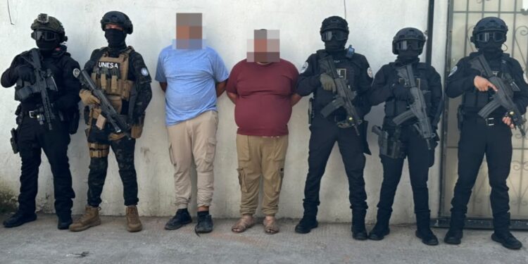 FGE ejecuta dos órdenes de aprehensión por feminicidio de estilista en Escuinapa