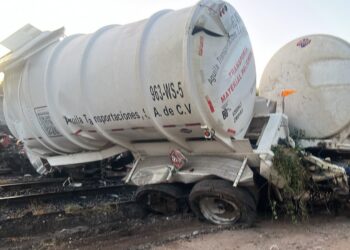 Tren se “lleva” pipa de combustible en las inmediaciones de la Feria Ganadera en Culiacán