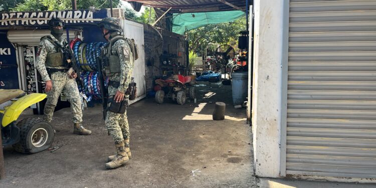 Asesinan a balazos a un hombre dentro de un taller de motocicletas en Culiacán