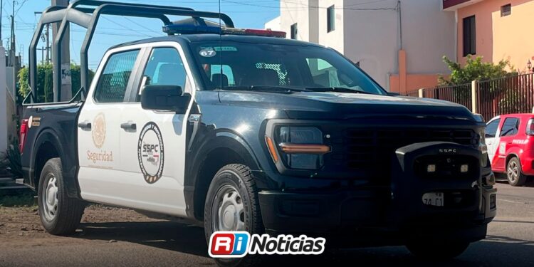 Atacan a balazos a conductor de Tsuru en la colonia Miguel Hidalgo, Culiacán
