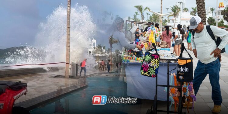 Comercios afectados por las marejadas en Mazatlán esperan apoyos para recuperarse