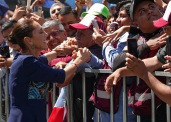 Sheinbaum enfrenta cuestionamientos por presunto acarreo de simpatizantes al Zócalo