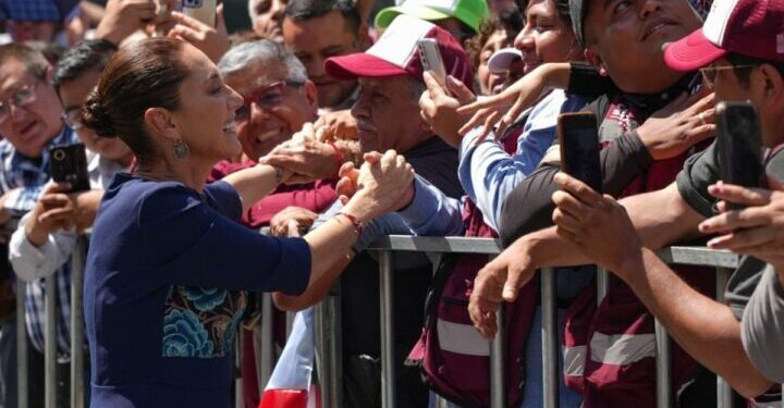 Sheinbaum enfrenta cuestionamientos por presunto acarreo de simpatizantes al Zócalo