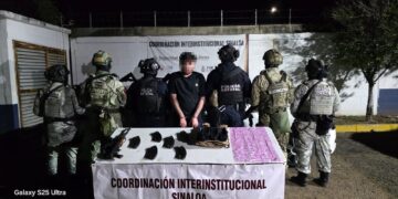 En posesión de un fusil y presunta droga, Grupo Interinstitucional detiene a un civil en Culiacán