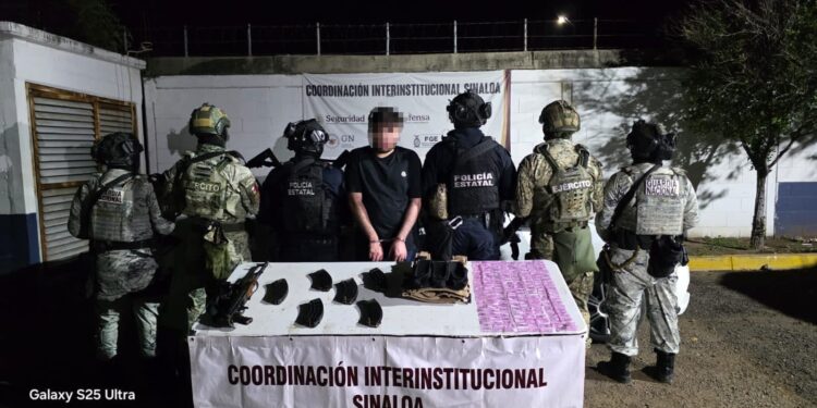 En posesión de un fusil y presunta droga, Grupo Interinstitucional detiene a un civil en Culiacán