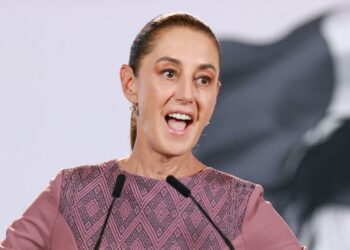 “Se retiró de la vida pública, no de la política”: Sheinbaum sobre López Obrador
