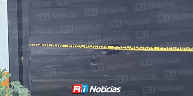 Muere hombre tras ataque a balazos en plaza comercial, al norte de Mazatlán