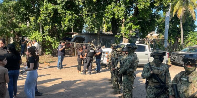 Bloquean habitantes de Laguna Colorada paso a fuerzas federales tras operativo; reportan cuatro detenidos