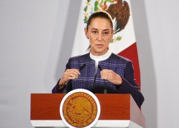 Sheinbaum reconoce carencias en el IMSS y demandas laborales del personal