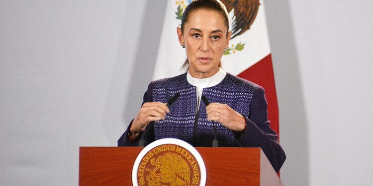 Sheinbaum reconoce carencias en el IMSS y demandas laborales del personal