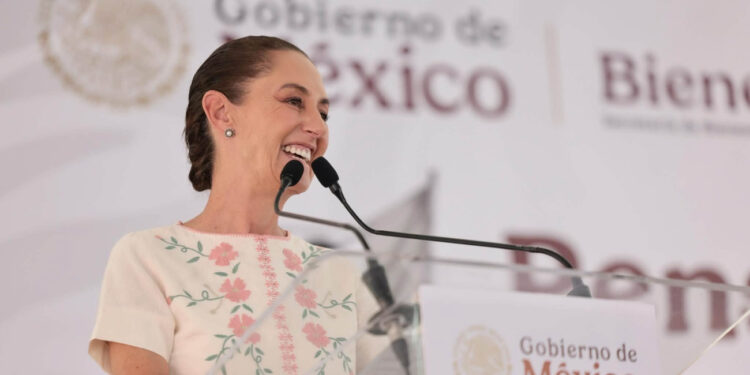 Sheinbaum insiste en “quitar la bucroracia” del sistema de salud para acabar con el desabasto de medicamentos