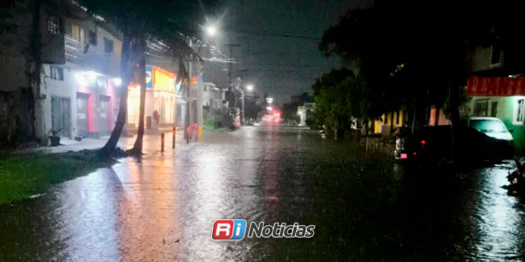 Lluvias provocan cierres parciales en vialidades de Mazatlán